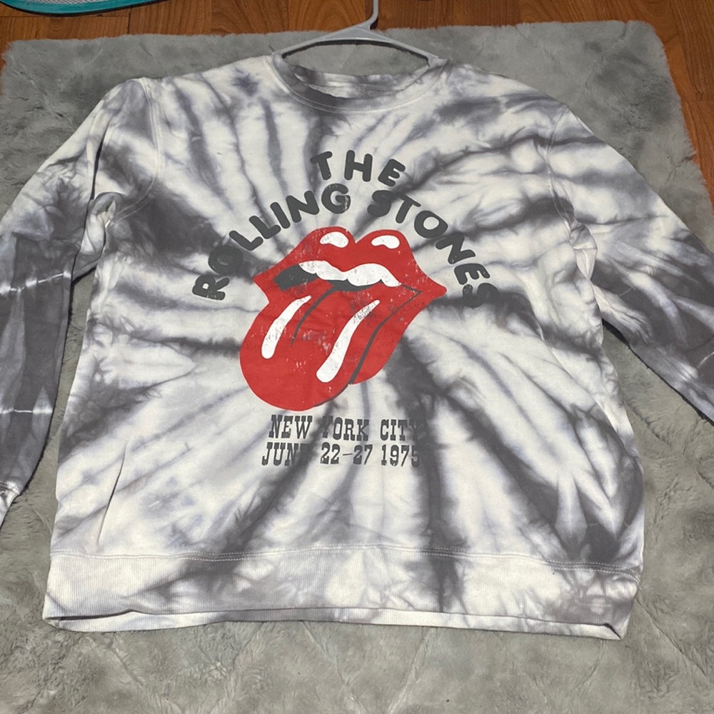 small long sleeve, rolling stones, grey tie die sweatshirt.